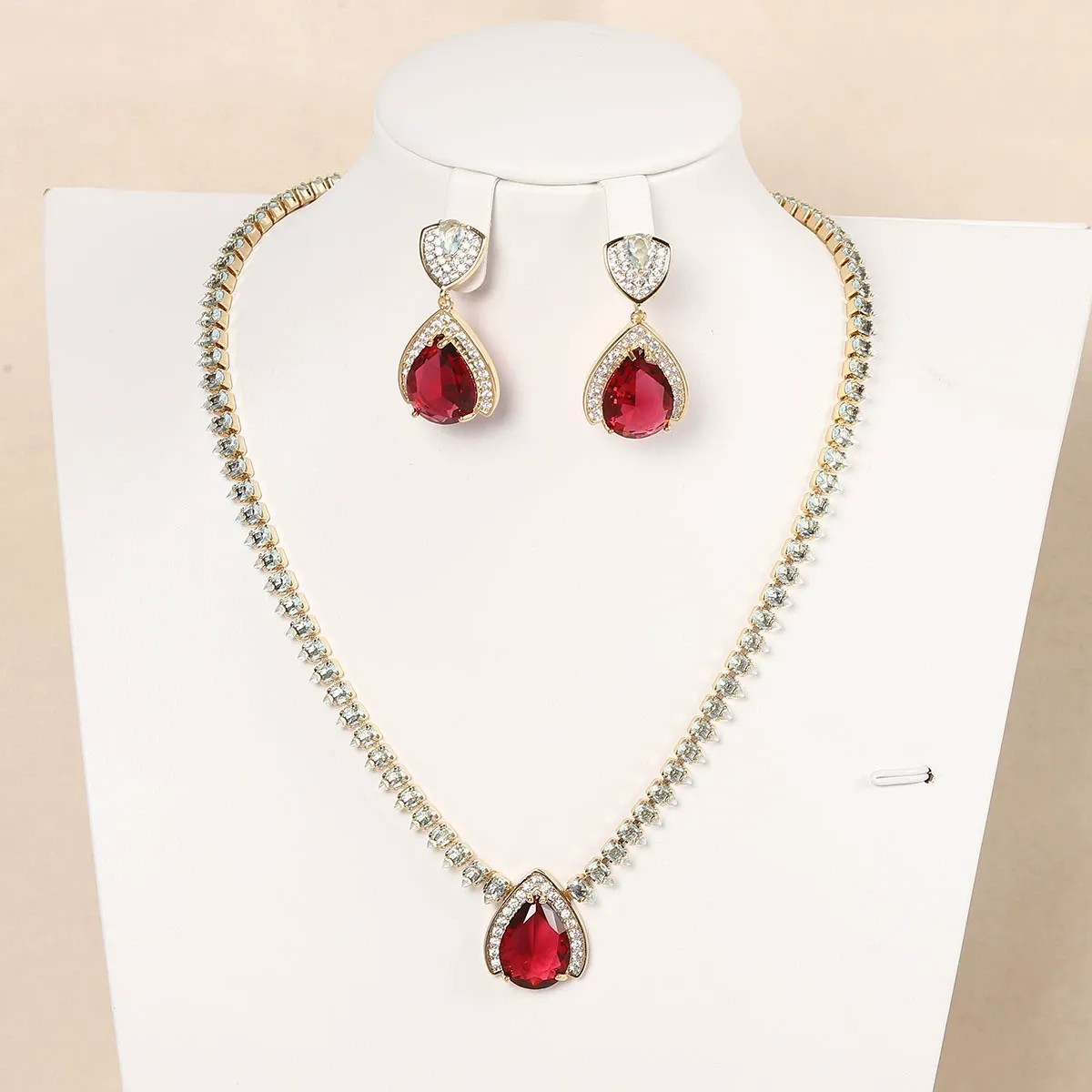 Red Zirconia Pendant Necklace  - Women Fashion Uae incelemesi ve fiyatı